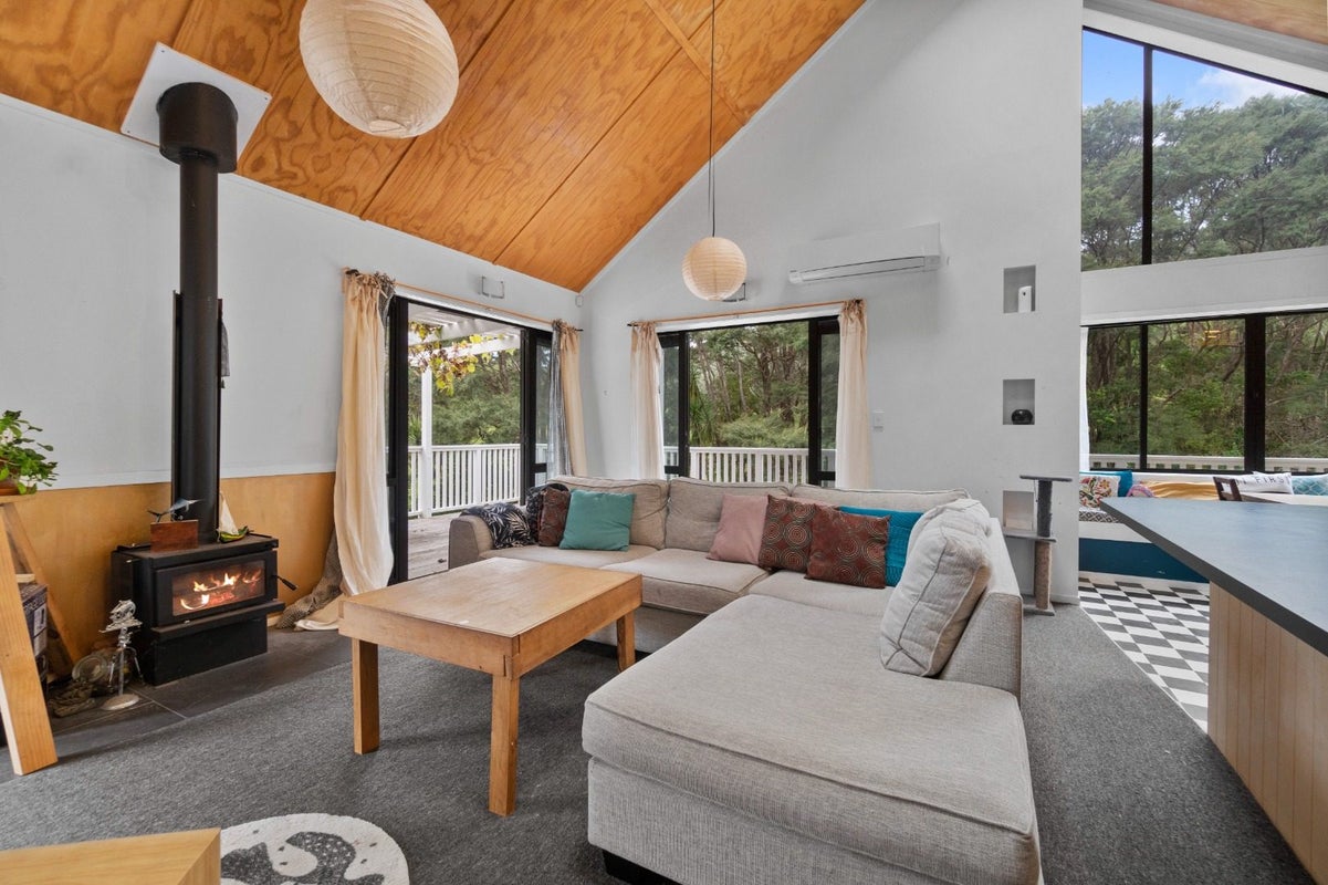 140 Shaw Road, Oratia, Auckland - Carousel 2