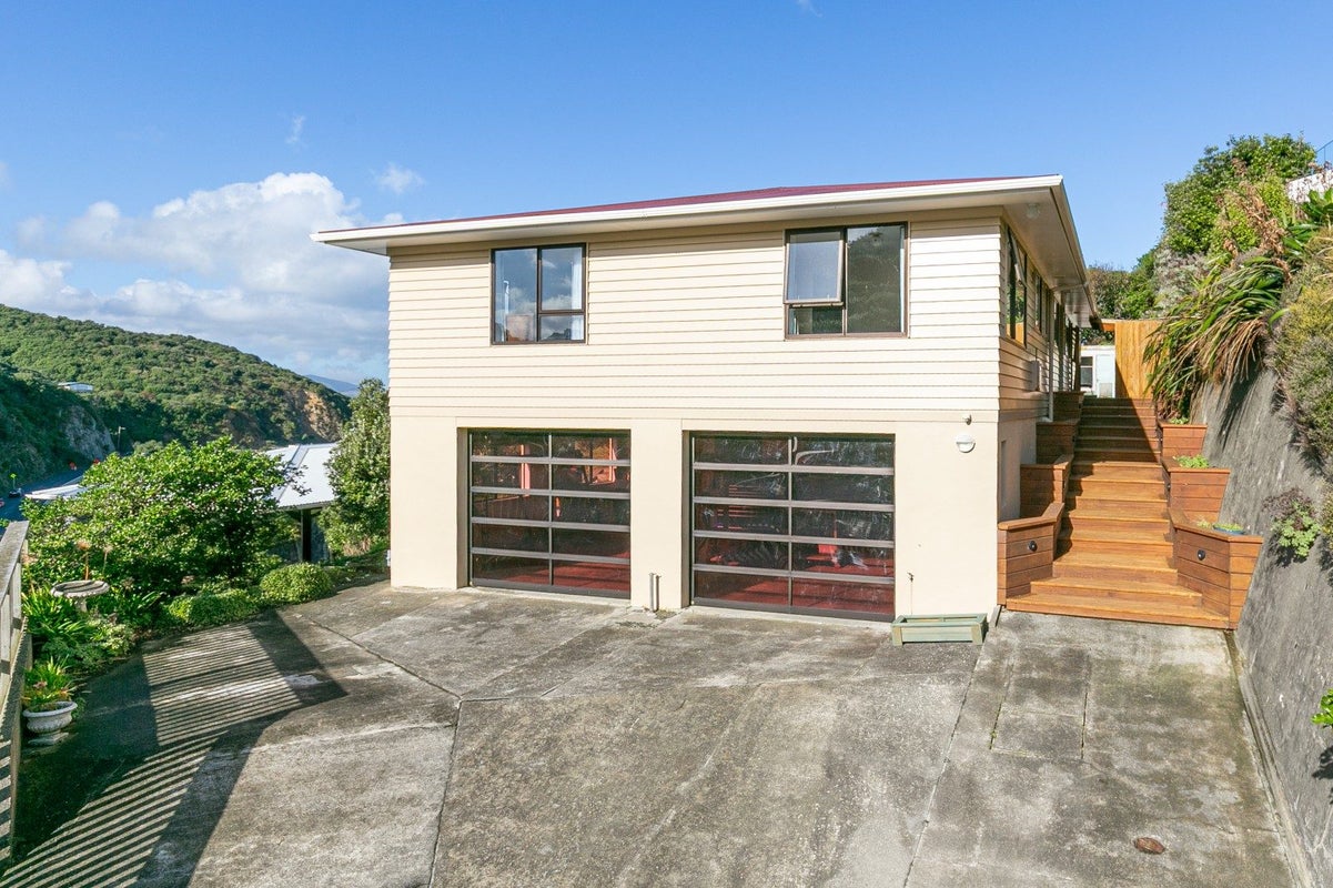 19C Cave Road, Houghton Bay, Wellington - Carousel 2
