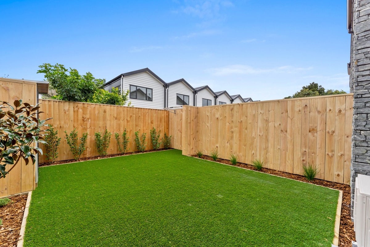 16/10 Fathom Place, Te Atatu Peninsula, Auckland - Carousel 2