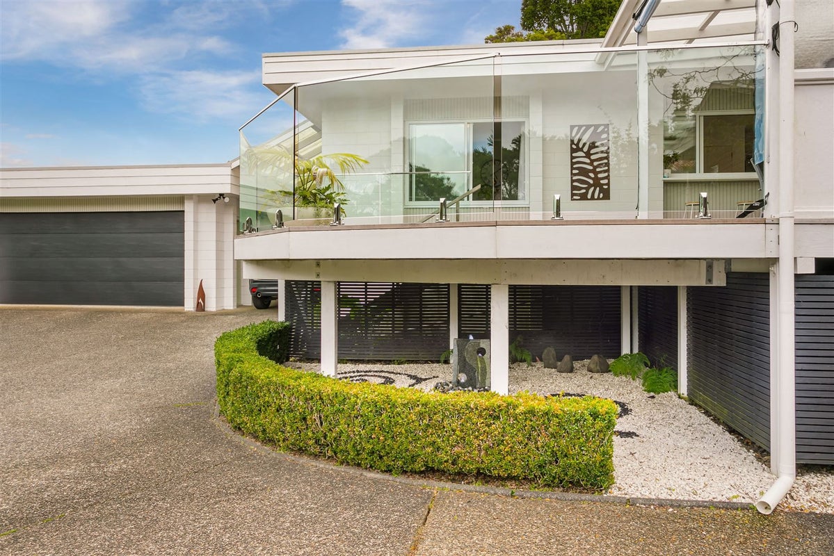 1040 Scenic Drive North, Swanson, Auckland - Carousel 1