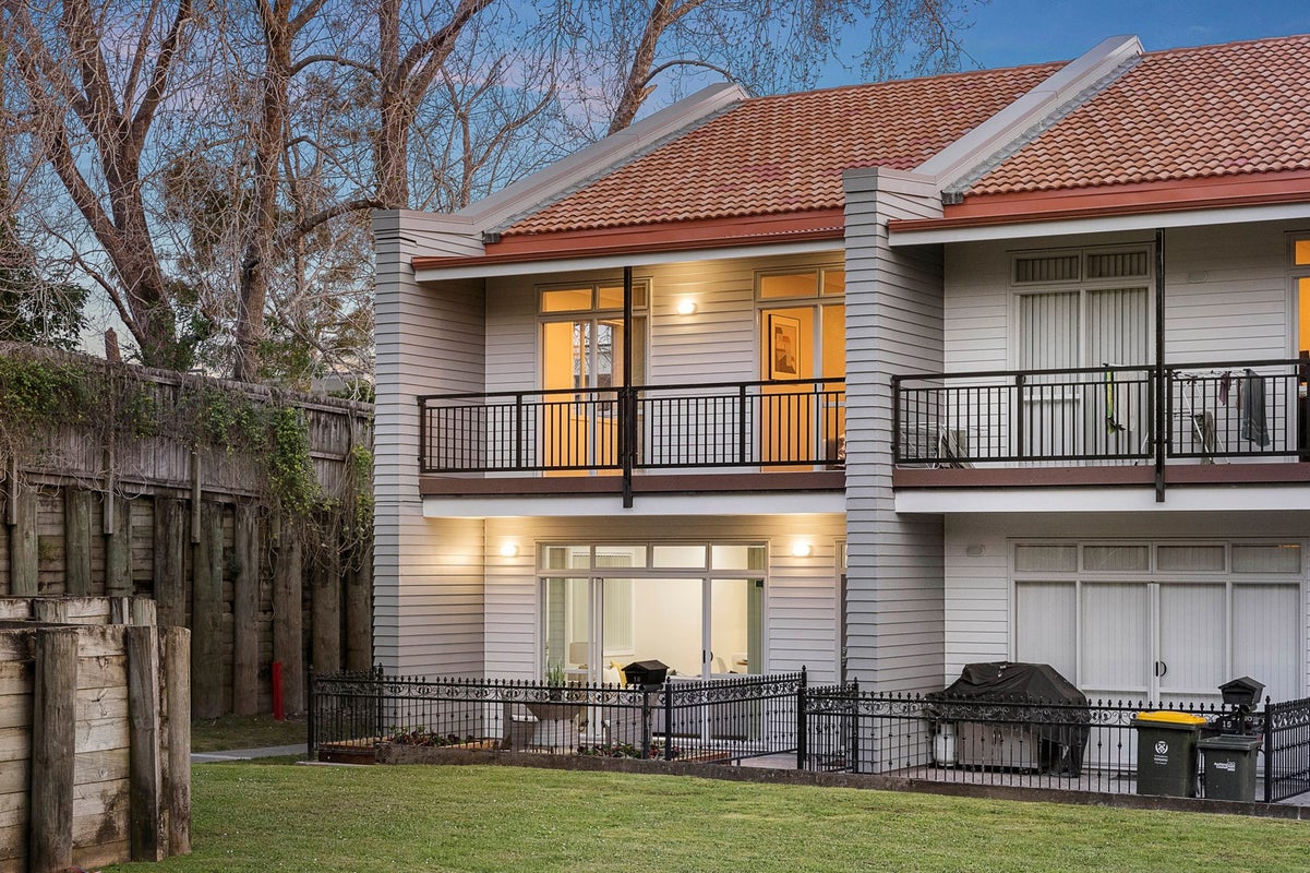 16/44 Carlos Drive, Flat Bush, Auckland - Carousel 1