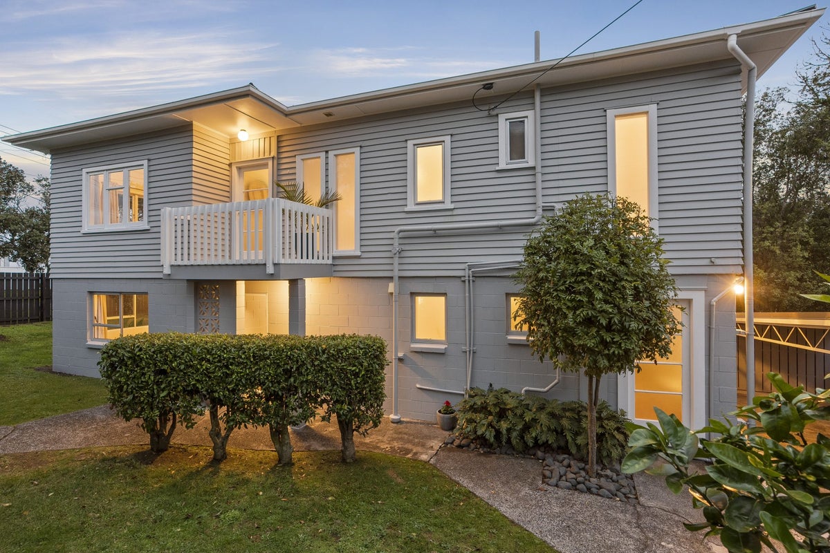 56 Beach Haven Road, Beach Haven, Auckland - Carousel 1