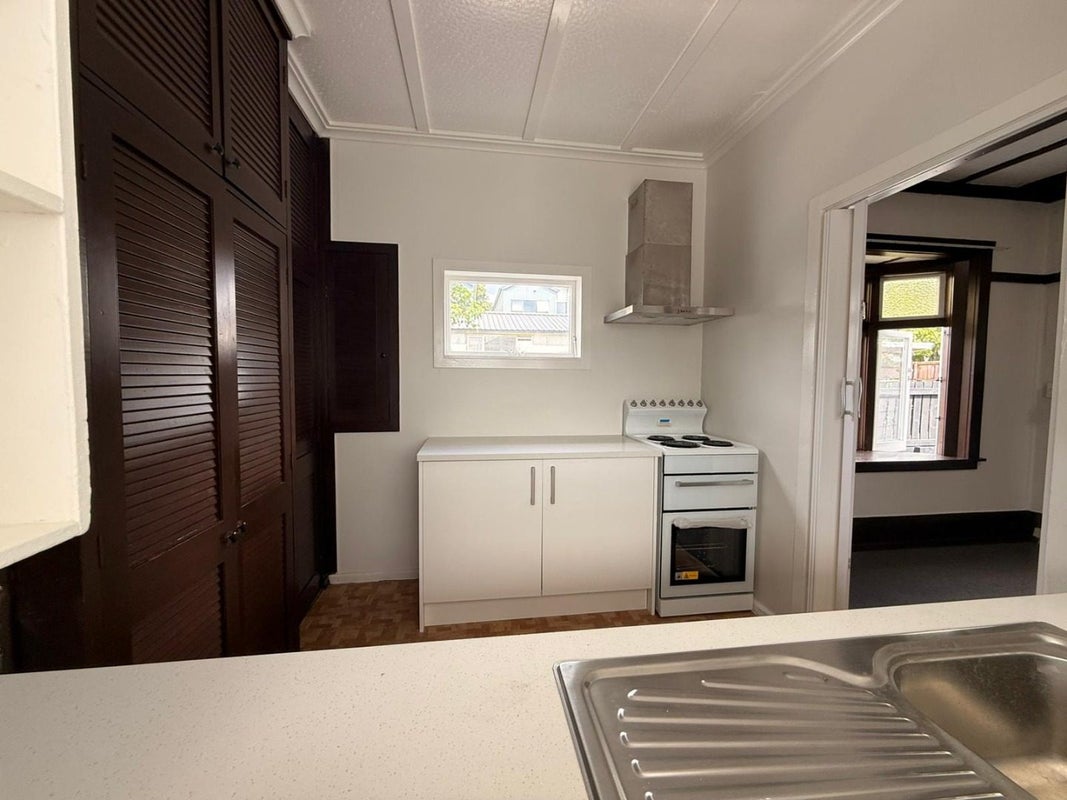 30 Waddell Avenue, Point England, Auckland - Carousel 2