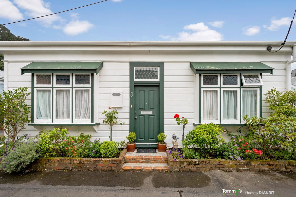 8 Calgarry Avenue, Thorndon, Wellington - Carousel 1