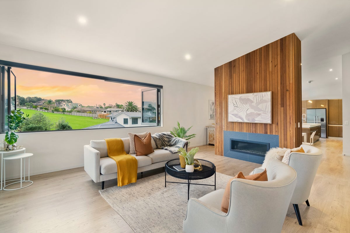 12 Toomer Place, Beachlands, Auckland - Carousel 1