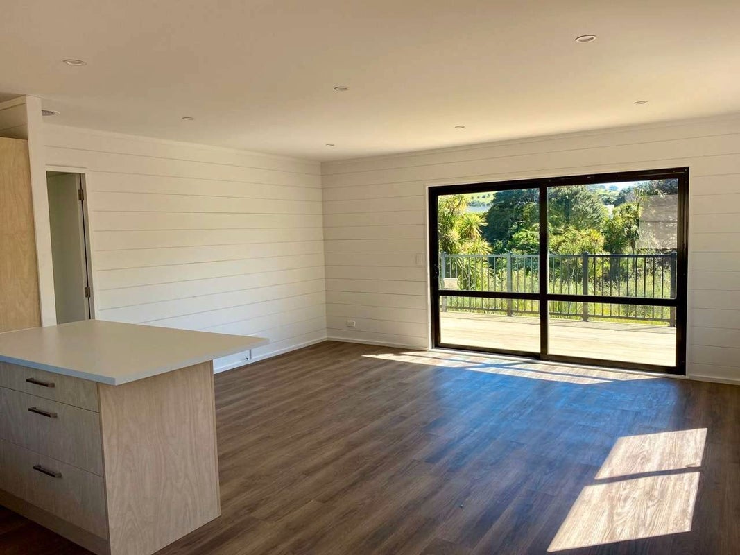 18 Putiki Road, Ostend, Waiheke Island - Carousel 2