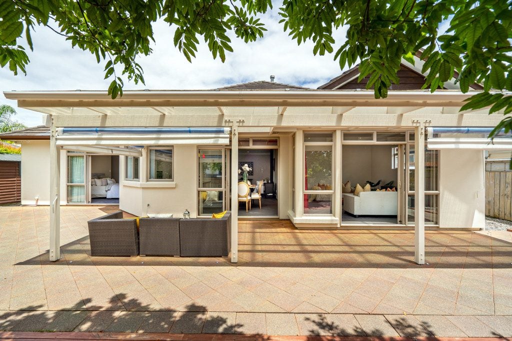 11 English Oak Drive, Schnapper Rock, Auckland - Carousel 1