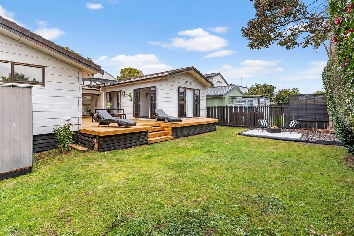 25 Sunningdale Street, Wattle Downs, Auckland - Carousel 2