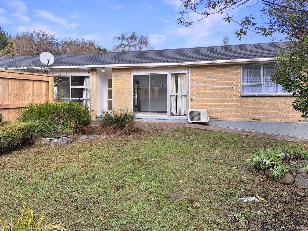 1/8 Garth Lane, Maoribank, Upper Hutt - Carousel 2