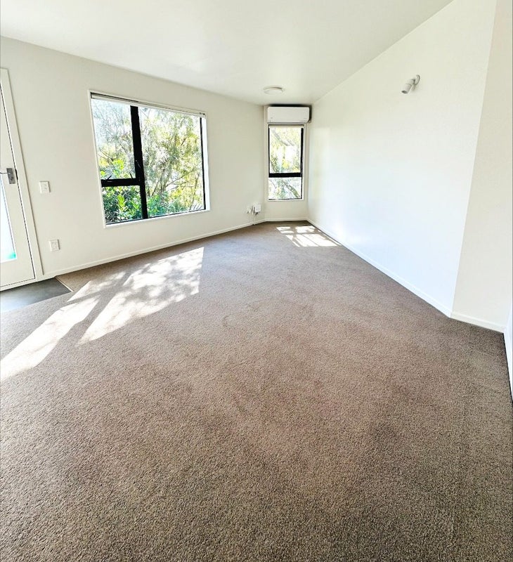 6 Gill Road, Lowry Bay, Lower Hutt - Carousel 1