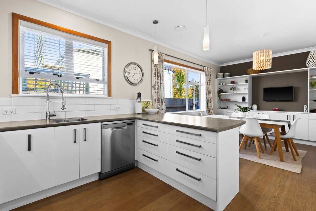129 Nelson Crescent, Napier South, Napier - Carousel 1