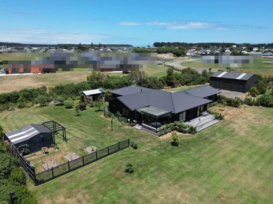 9 Lakeview Drive, Foxton Beach, Foxton - Carousel 1