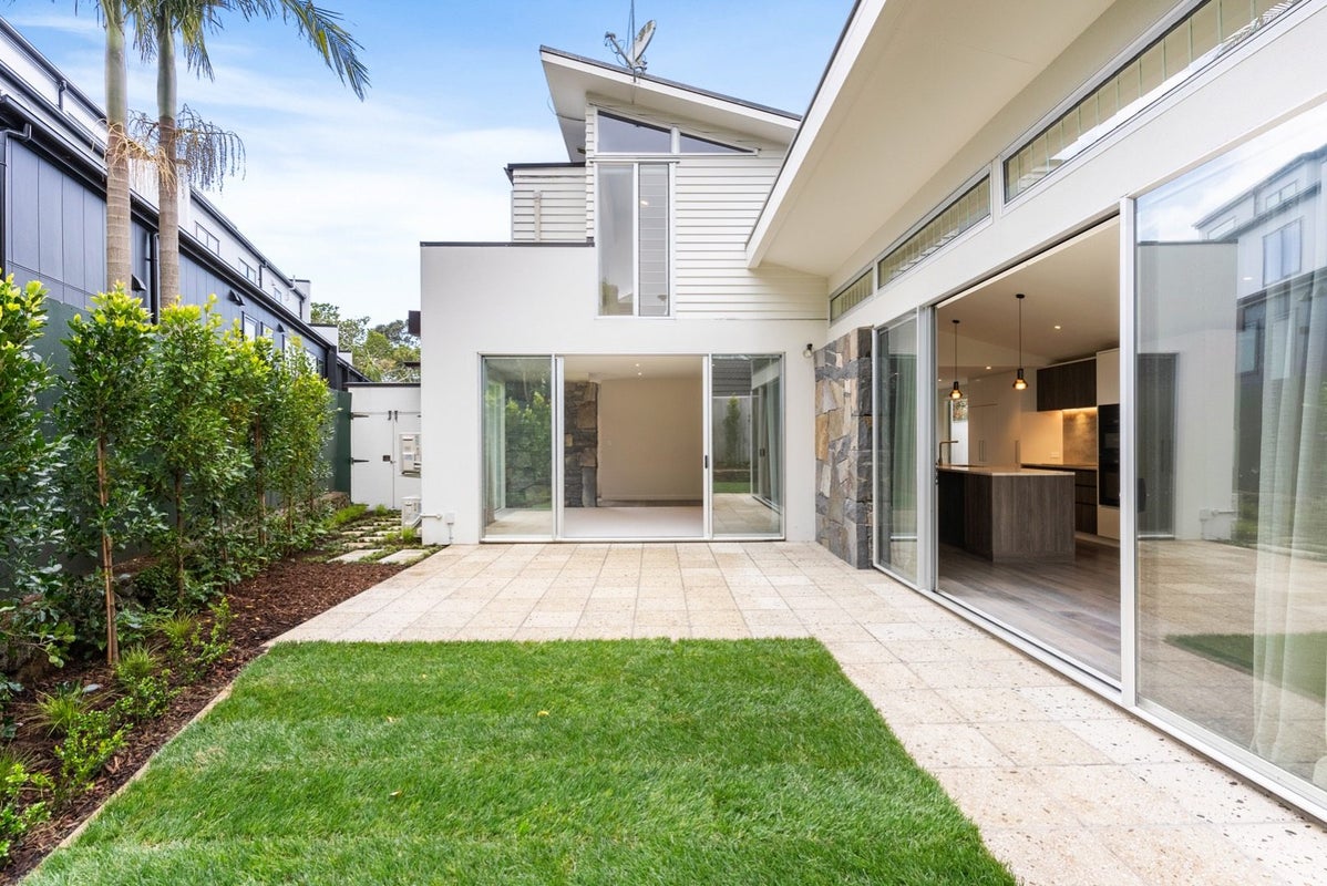 9A Eglinton Avenue, Mount Eden, Auckland - Carousel 1