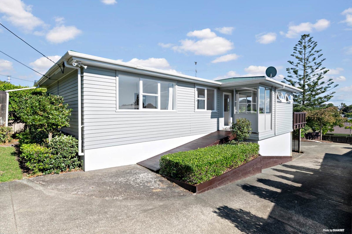 9 Scott Road, Stanmore Bay, Whangaparaoa - Carousel 1