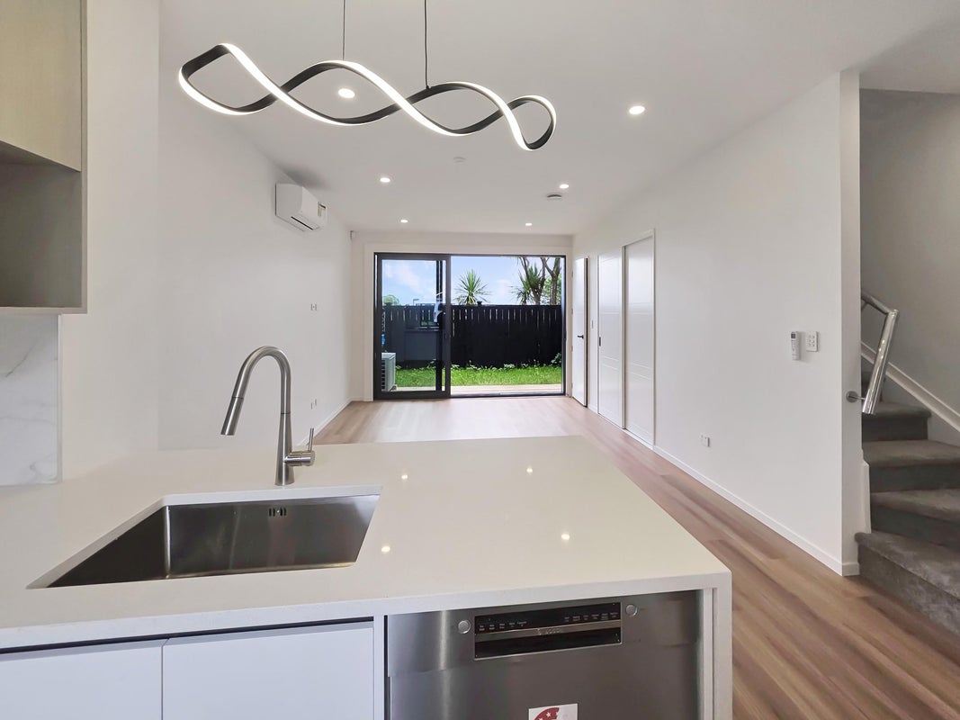 7 Cindy Place, Pakuranga, Auckland - Carousel 1