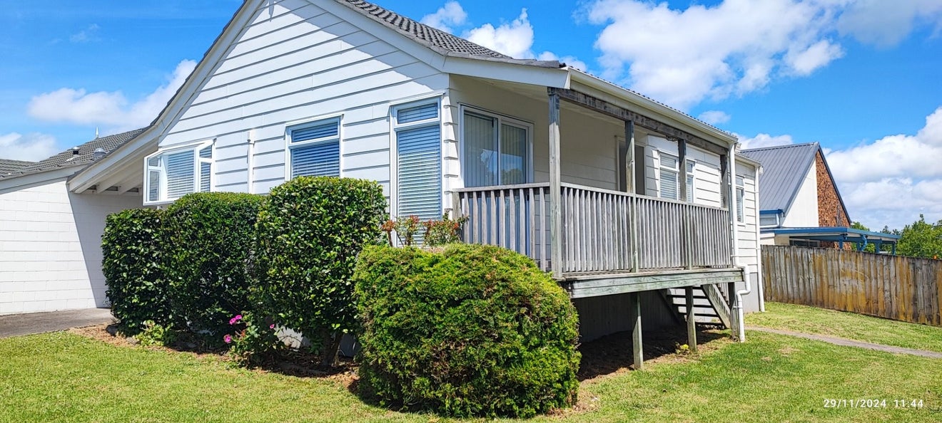 1/1 Tomintoul Place, Highland Park, Auckland - Carousel 1