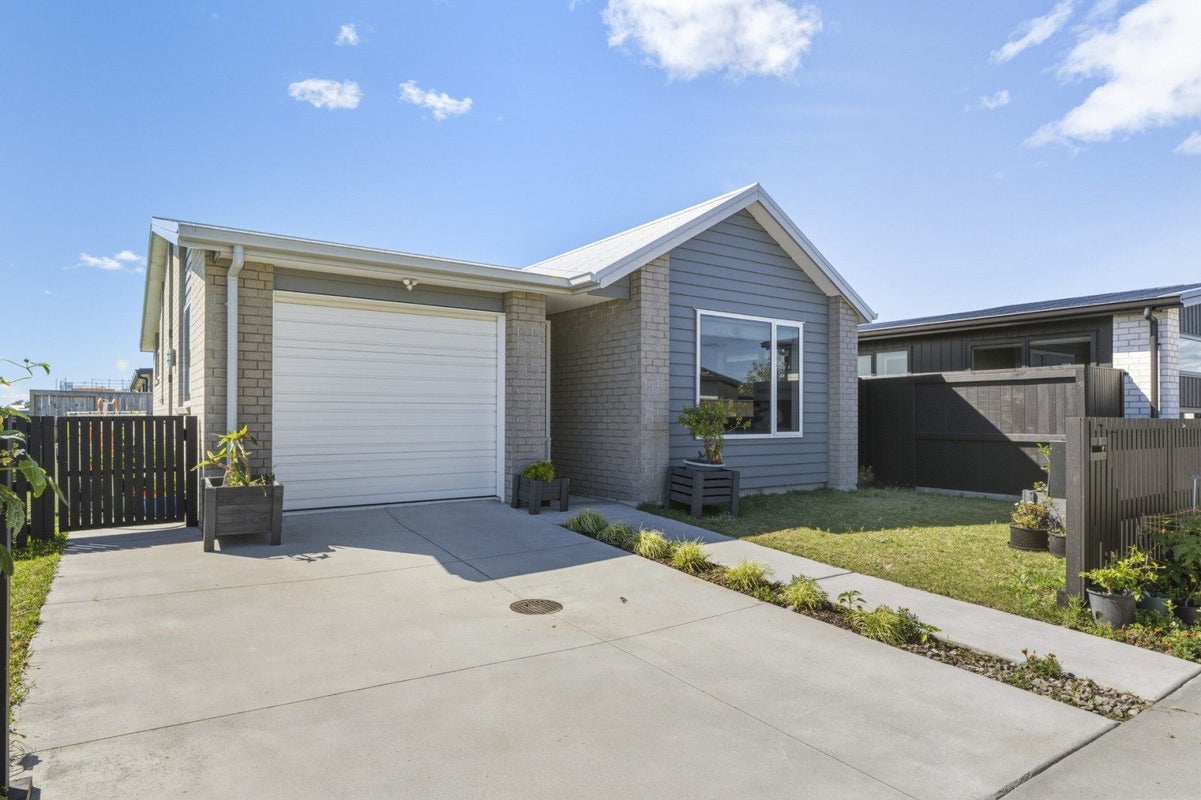8 Tauhinu Place, Papamoa, Papamoa - Carousel 2