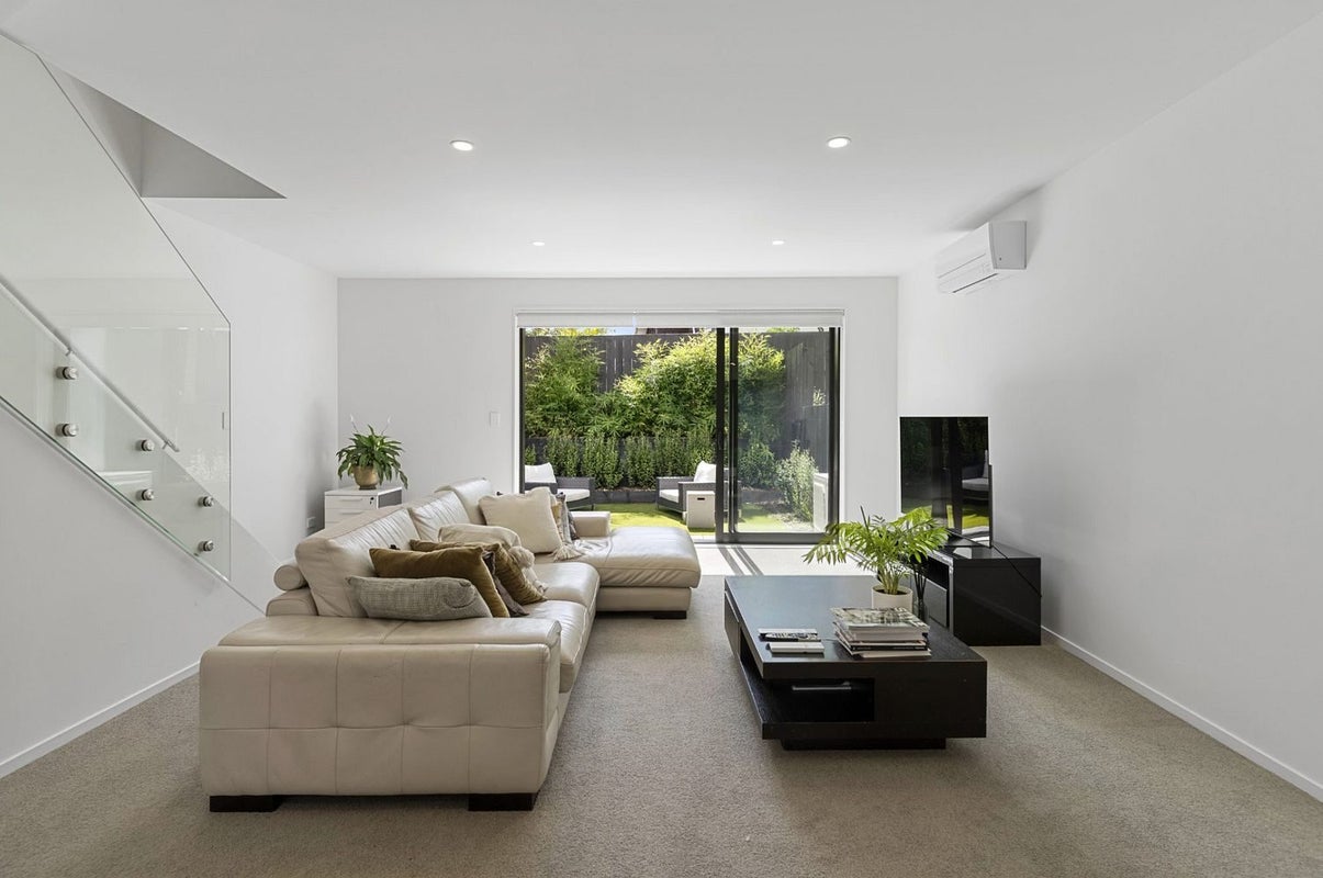 25/82 East Coast Road, Milford, Auckland - Carousel 2