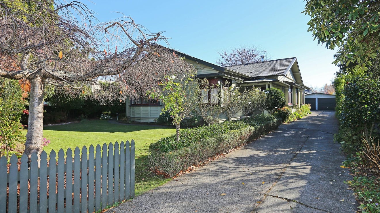 603 Lascelles Street, Saint Leonards, Hastings - Carousel 1