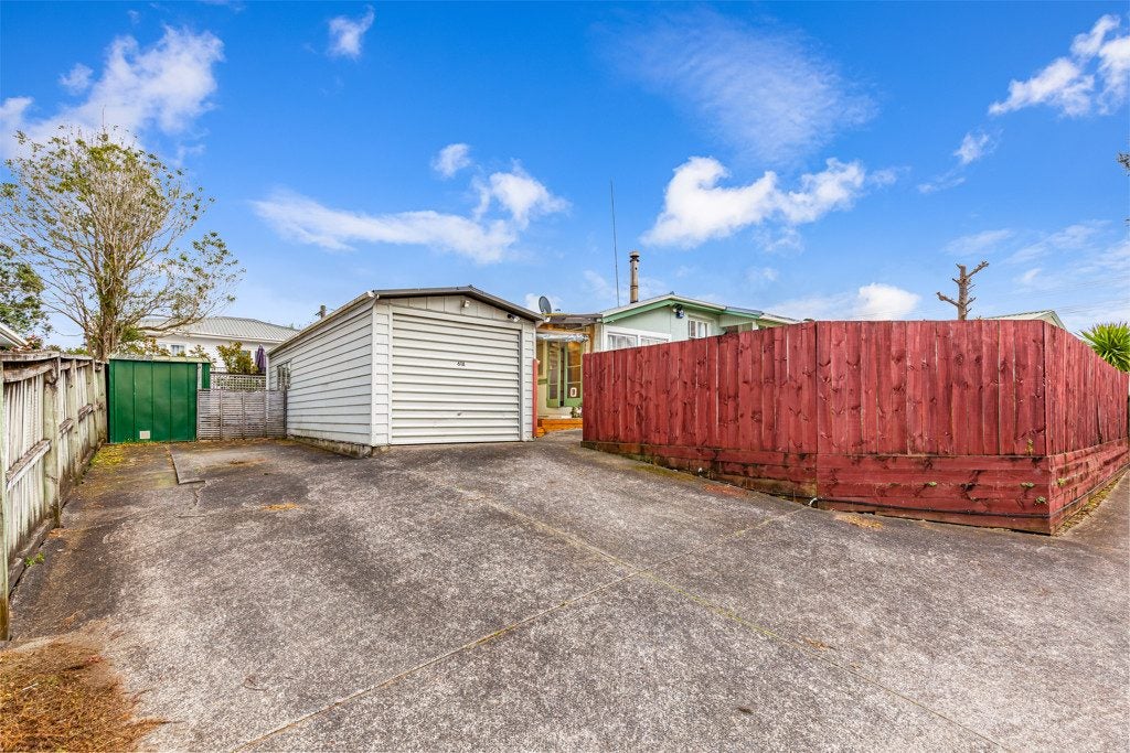 61A Woodside Road, Massey, Auckland - Carousel 14