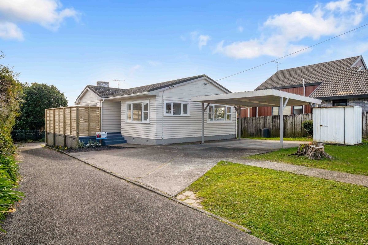 1/66 Coronation Road, Hillcrest, Auckland - Carousel 1
