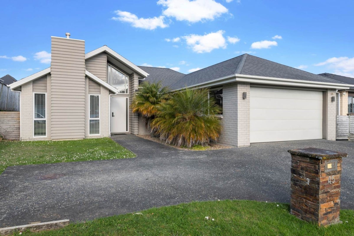 45 Harrowglen Drive, Northcross, Auckland - Carousel 1
