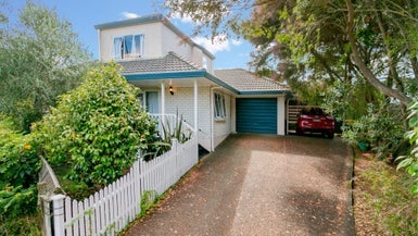51 Central Park Drive, Te Atatu South, Auckland - Carousel 1