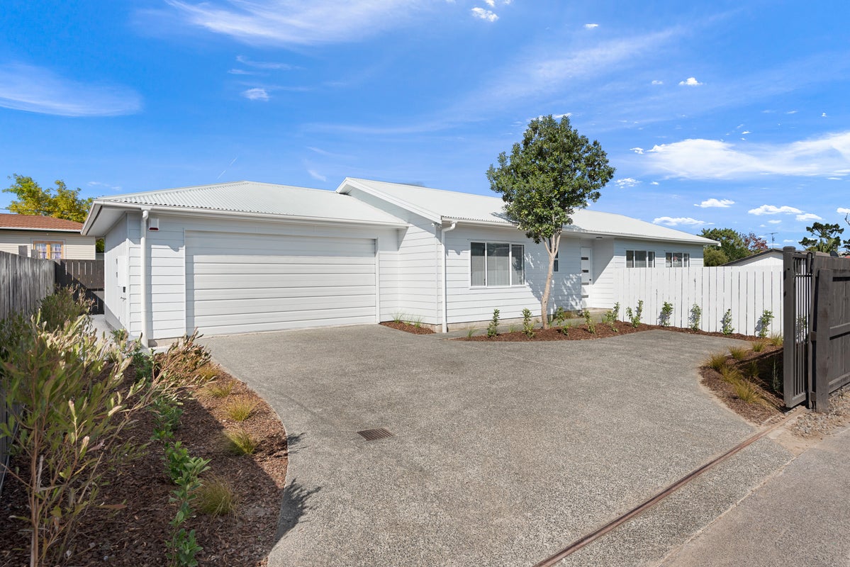 122A Lynwood Road, New Lynn, Auckland - Carousel 1