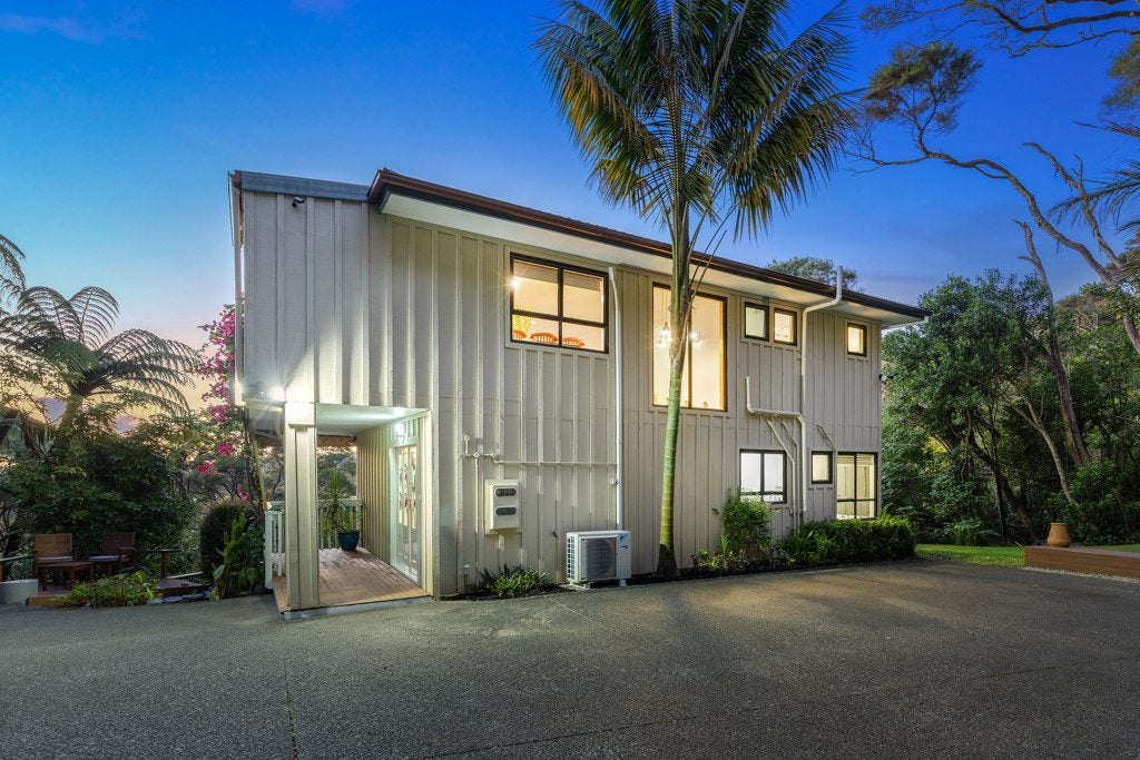 1158 Scenic Drive North, Swanson, Auckland - Carousel 2