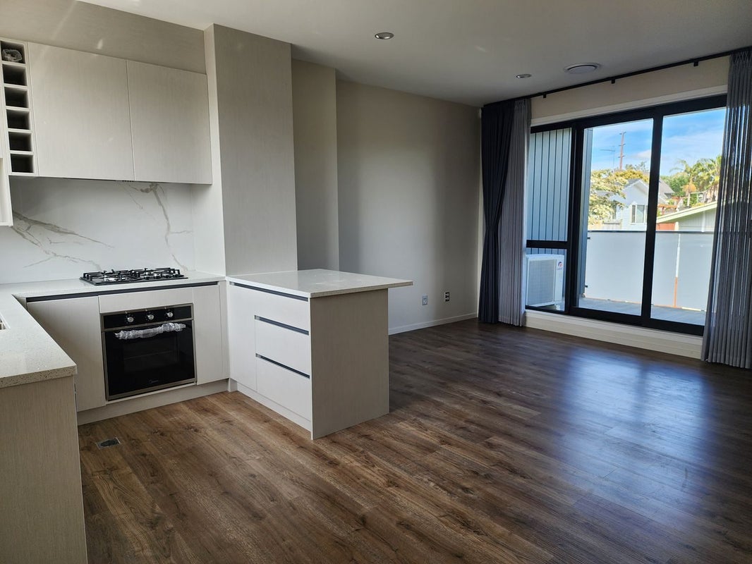 22E Totaravale Drive, Totara Vale, Auckland - Carousel 2
