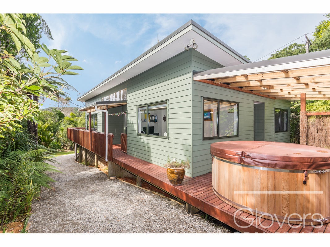 111 Anawhata Road, New Lynn - Carousel 1