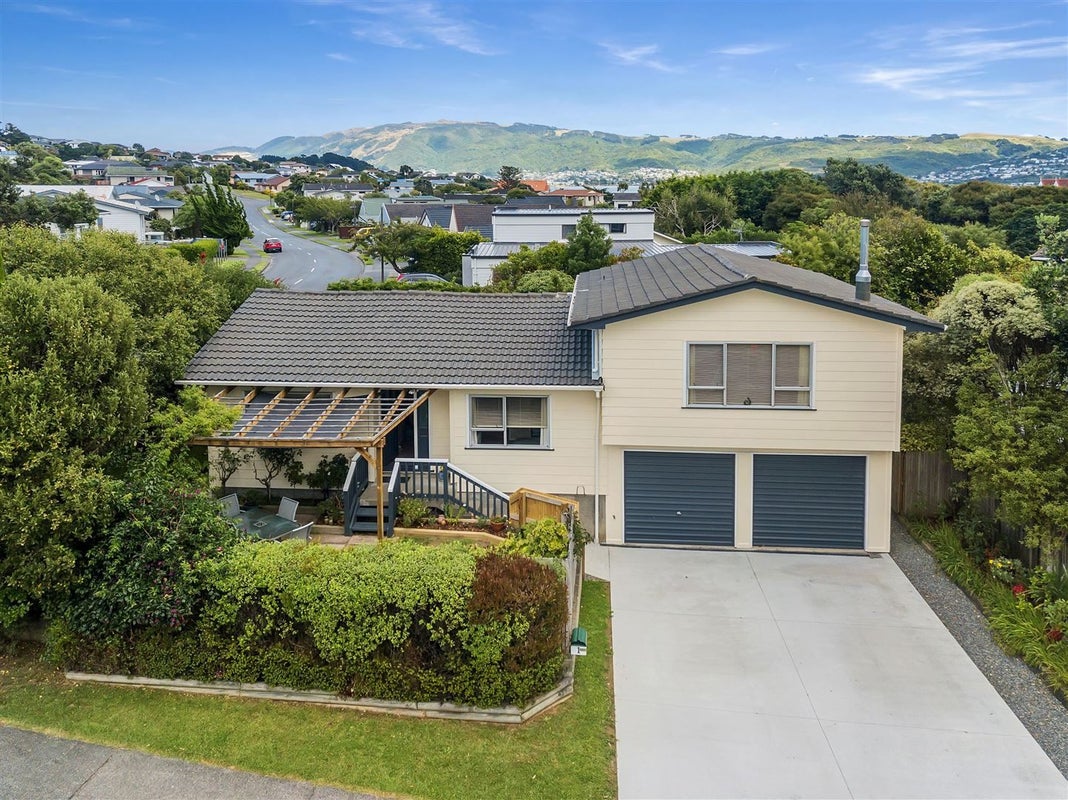 1 Naver Place, Papakowhai, Porirua - Carousel 1