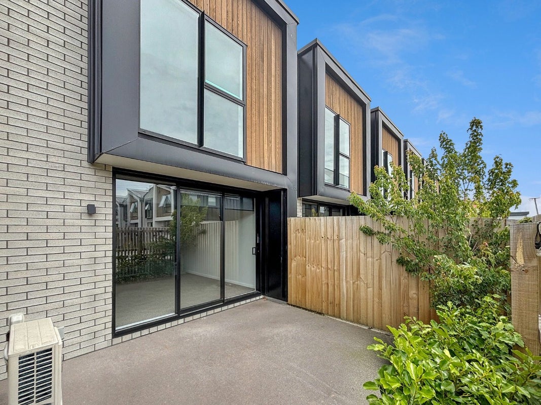 2/325 Lincoln Road, Addington, Christchurch - Carousel 2