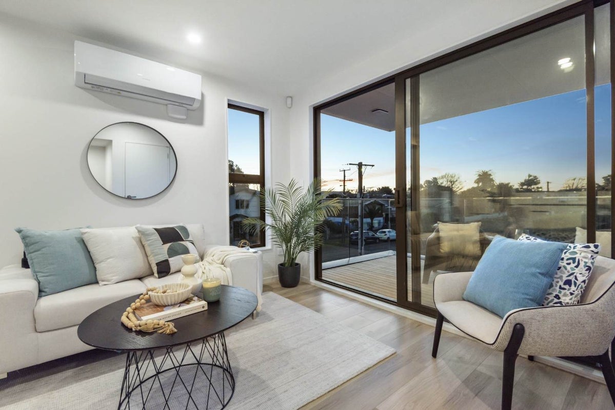 8/2 Fairview Road, Papatoetoe, Auckland - Carousel 1