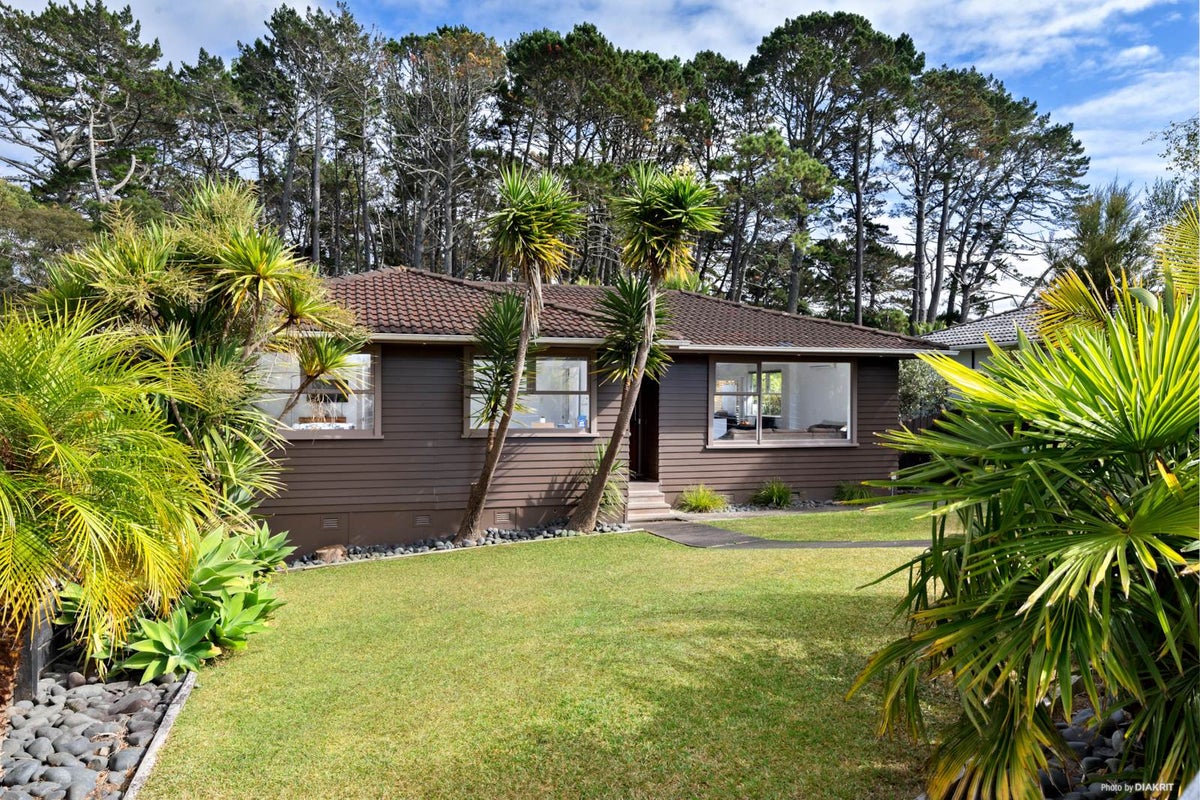 18 Barnfield Place, Glendene, Auckland - Carousel 2