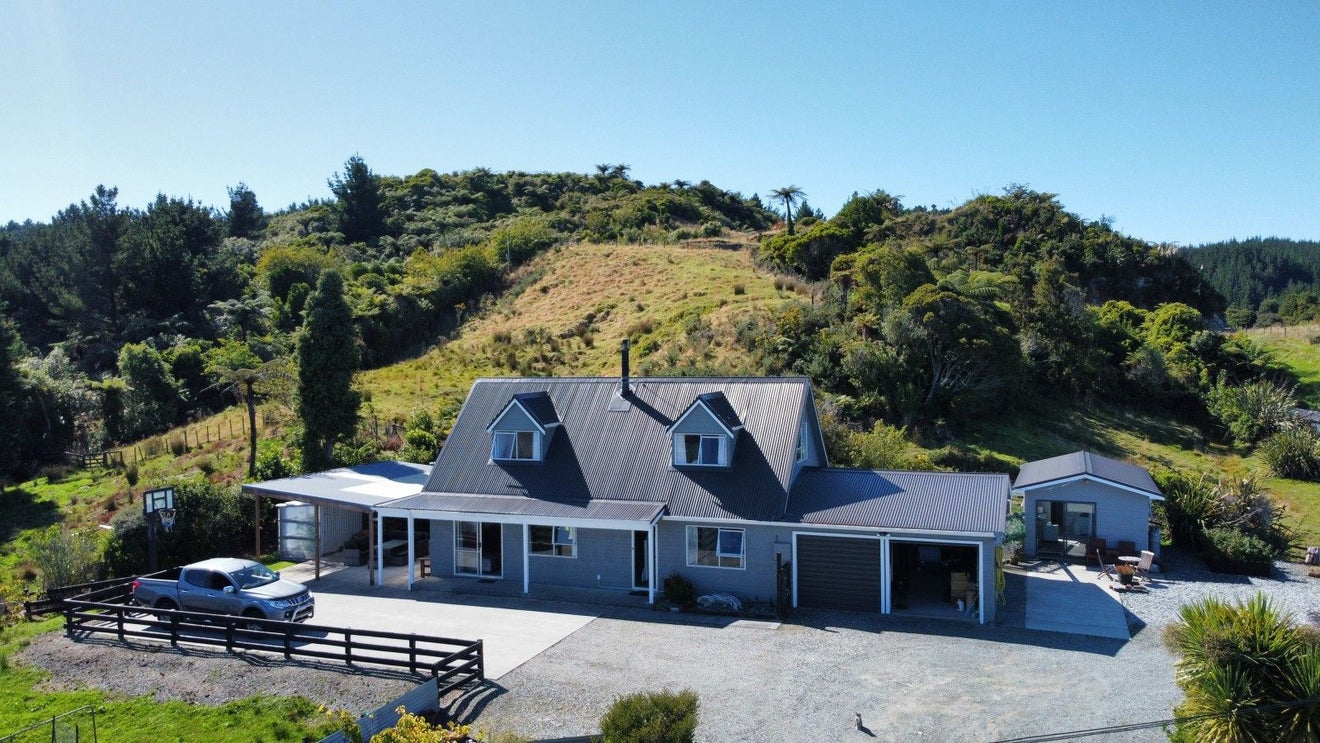 133 Coulson Road, Paroa, Greymouth - Carousel 38