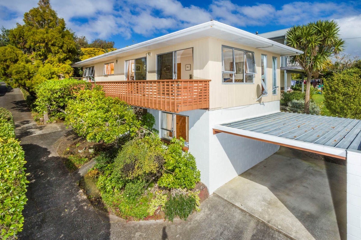 1/10 Garadice Road, Rothesay Bay, Auckland - Carousel 2