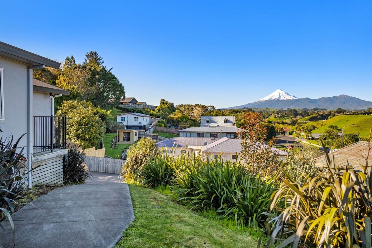 25A Hobart Drive, Spotswood, New Plymouth - Carousel 2