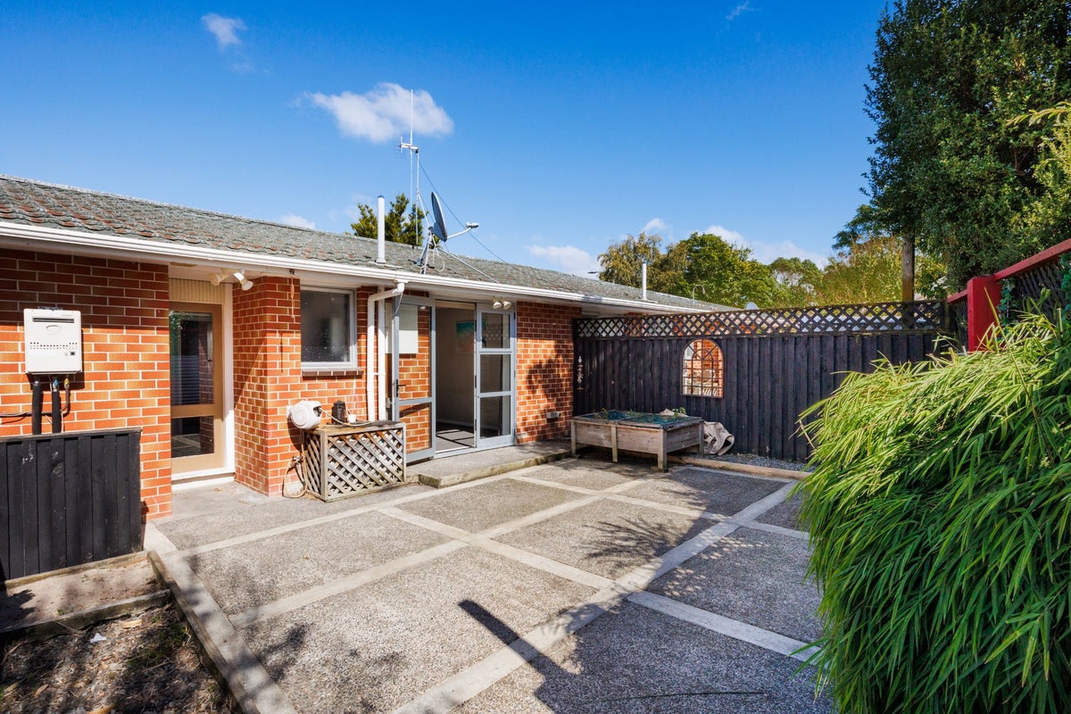 1B Ruamahanga Crescent, Terrace End, Palmerston North - Carousel 2