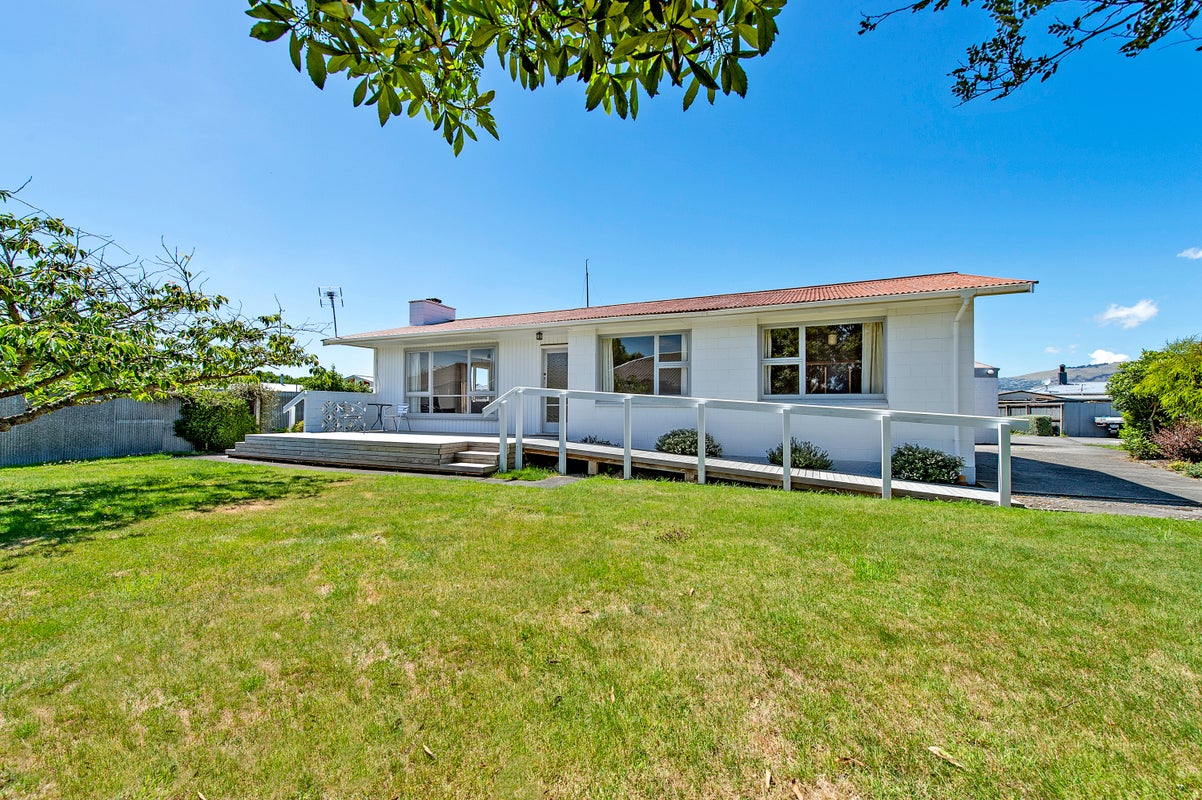 74 Frensham Crescent, Woolston, Christchurch - Carousel 1
