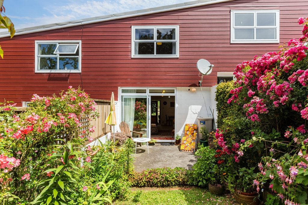 4/14 Rosehaugh Avenue, Karori, Wellington - Carousel 1