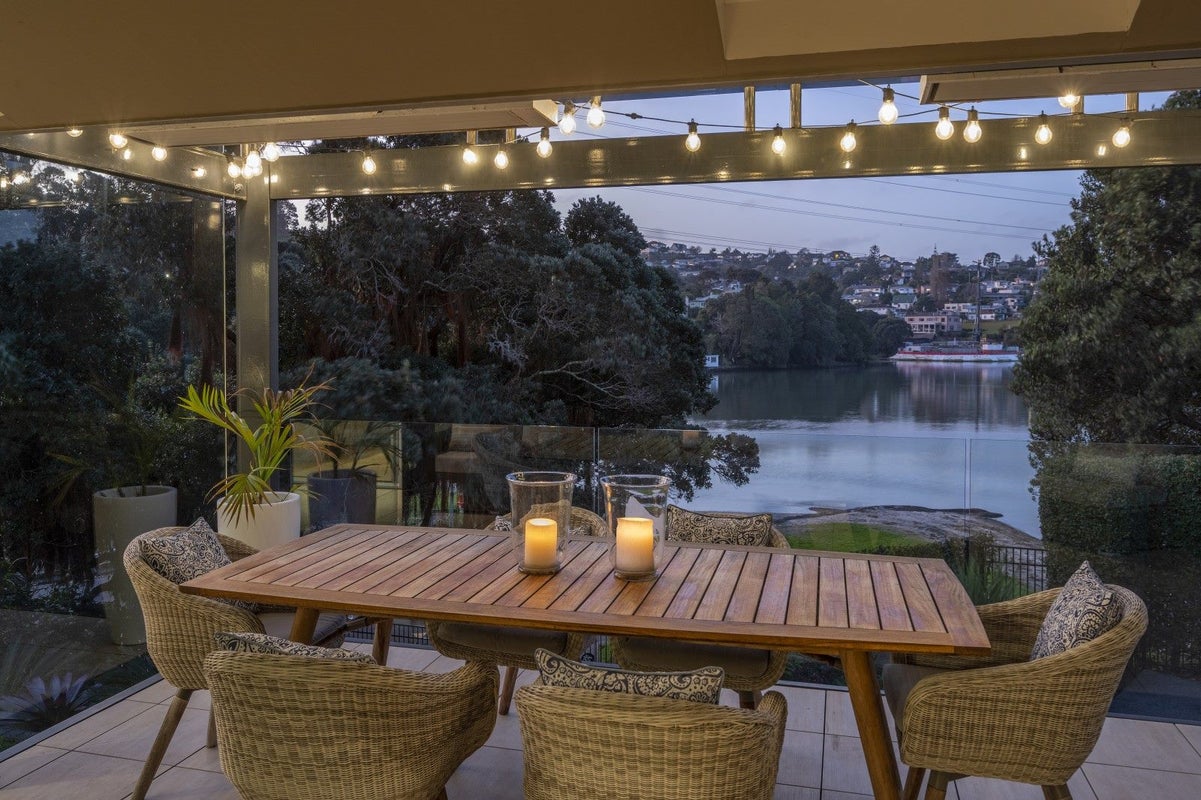 8 Bluff Terrace, Hillsborough, Auckland - Carousel 1