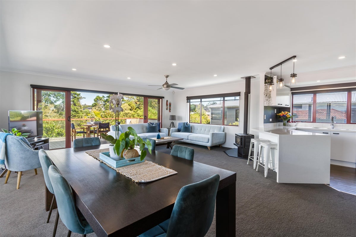 43 Cockle Bay Road, Cockle Bay, Auckland - Carousel 1