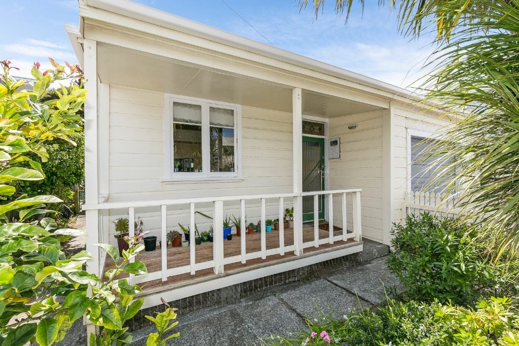 30 Luxford Street, Berhampore, Wellington - Carousel 1