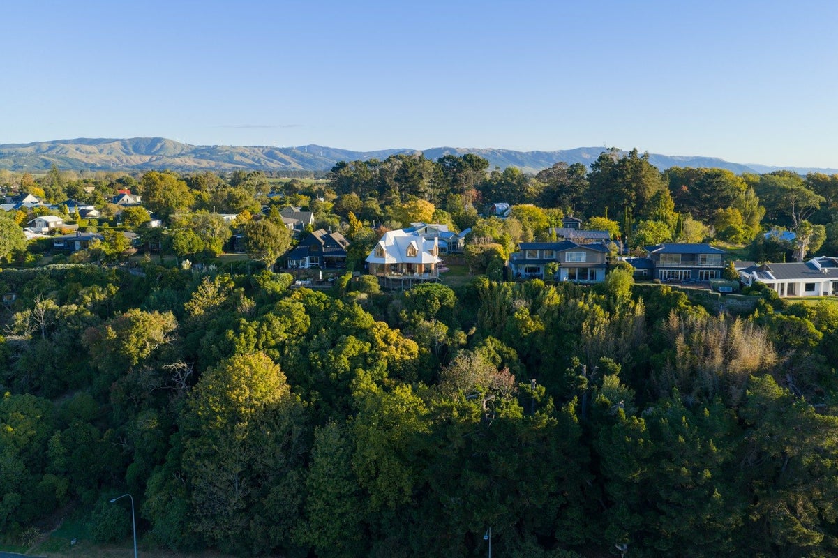 96 Clifton Terrace, Fitzherbert, Palmerston North - Carousel 1