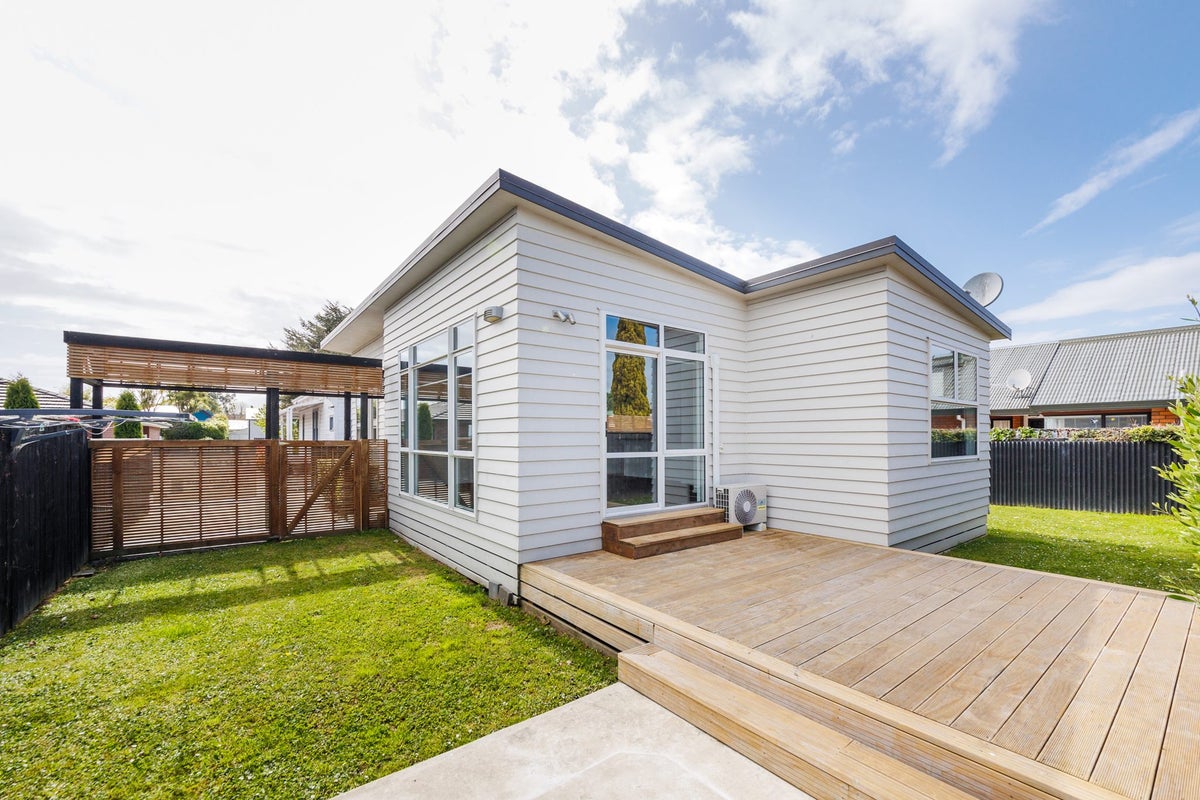 10 Hereford Street, West End, Palmerston North - Carousel 2