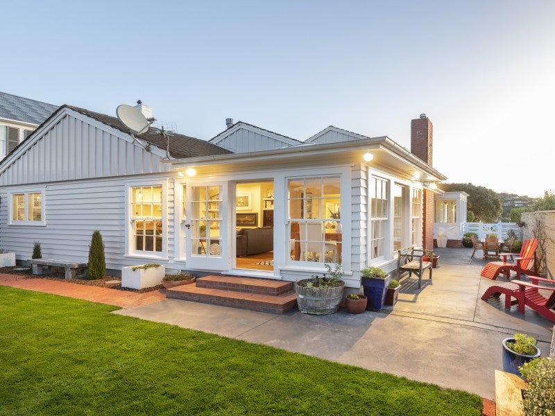 8 Pine Terrace, Karori, Wellington - Carousel 1
