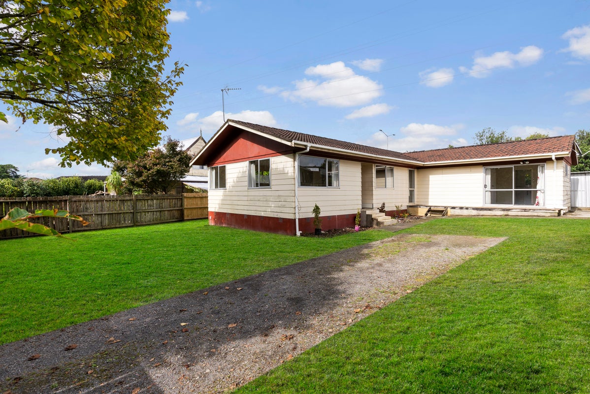 37 Kindergarten Drive, Conifer Grove, Takanini - Carousel 1