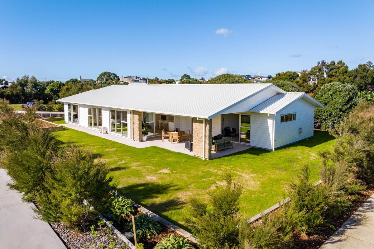 53 Seabreeze Road, Mangawhai Heads, Mangawhai - Carousel 1
