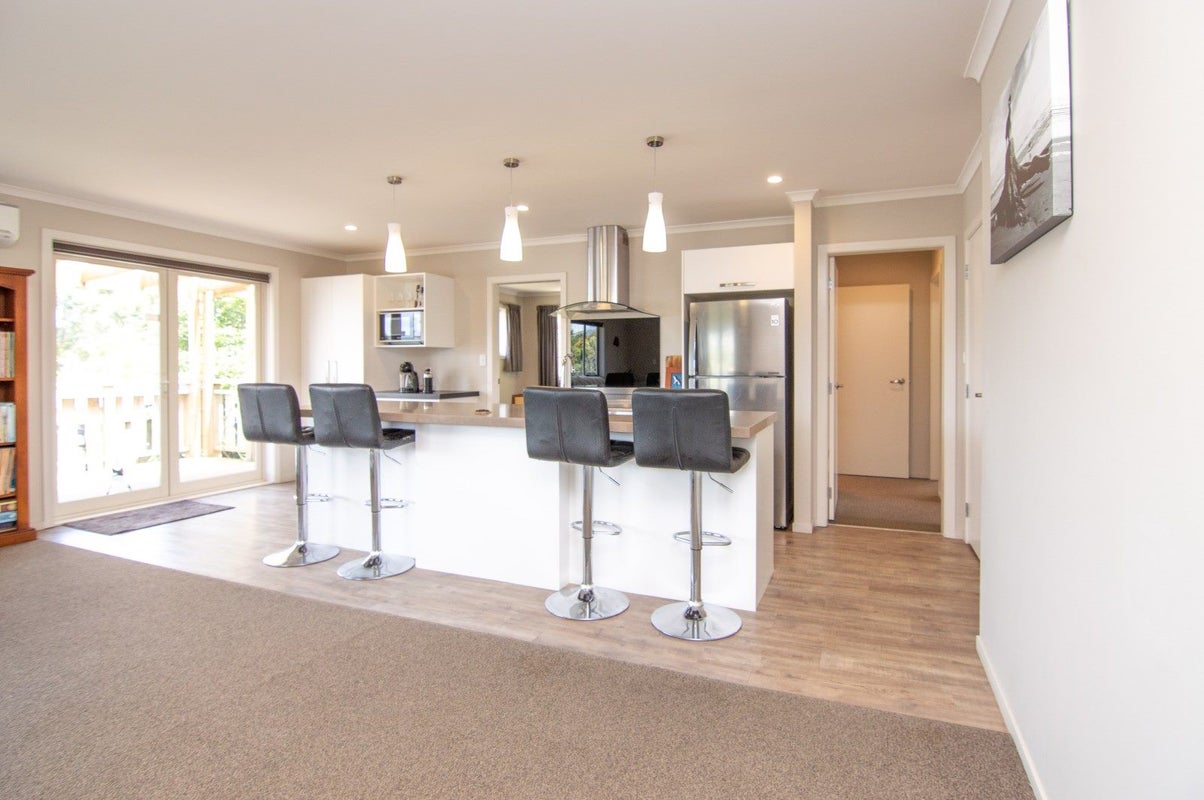 9 Ruapehu Drive, Fitzherbert, Palmerston North - Carousel 1